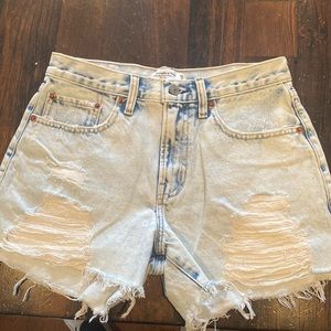 Abercrombie and Fitch brand new no tags the boyfriend short mid rise size 25/0